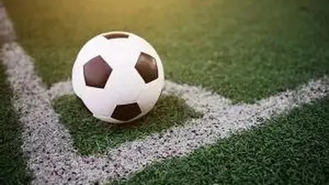 《利物浦荣耀归来：阿隆索受欢迎，阿诺德遭遇球迷双重态度》