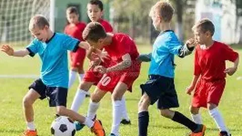 揭秘：曼联瞄准阿贾克斯天才17岁中场新星乔西-莫基奥，签约在即？